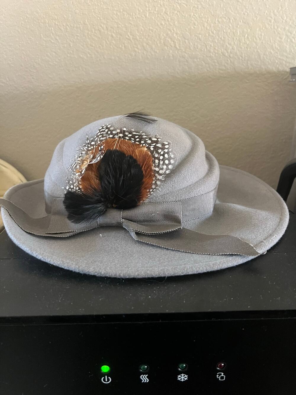 Vintage 100% Wool Felt Gray Fedora Hat Feather Accent Ribbon Band